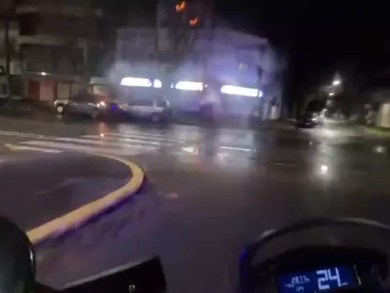 Detuvieron a un hombre que conducía a alta velocidad en la zona norte que chocó tras una persecución.
