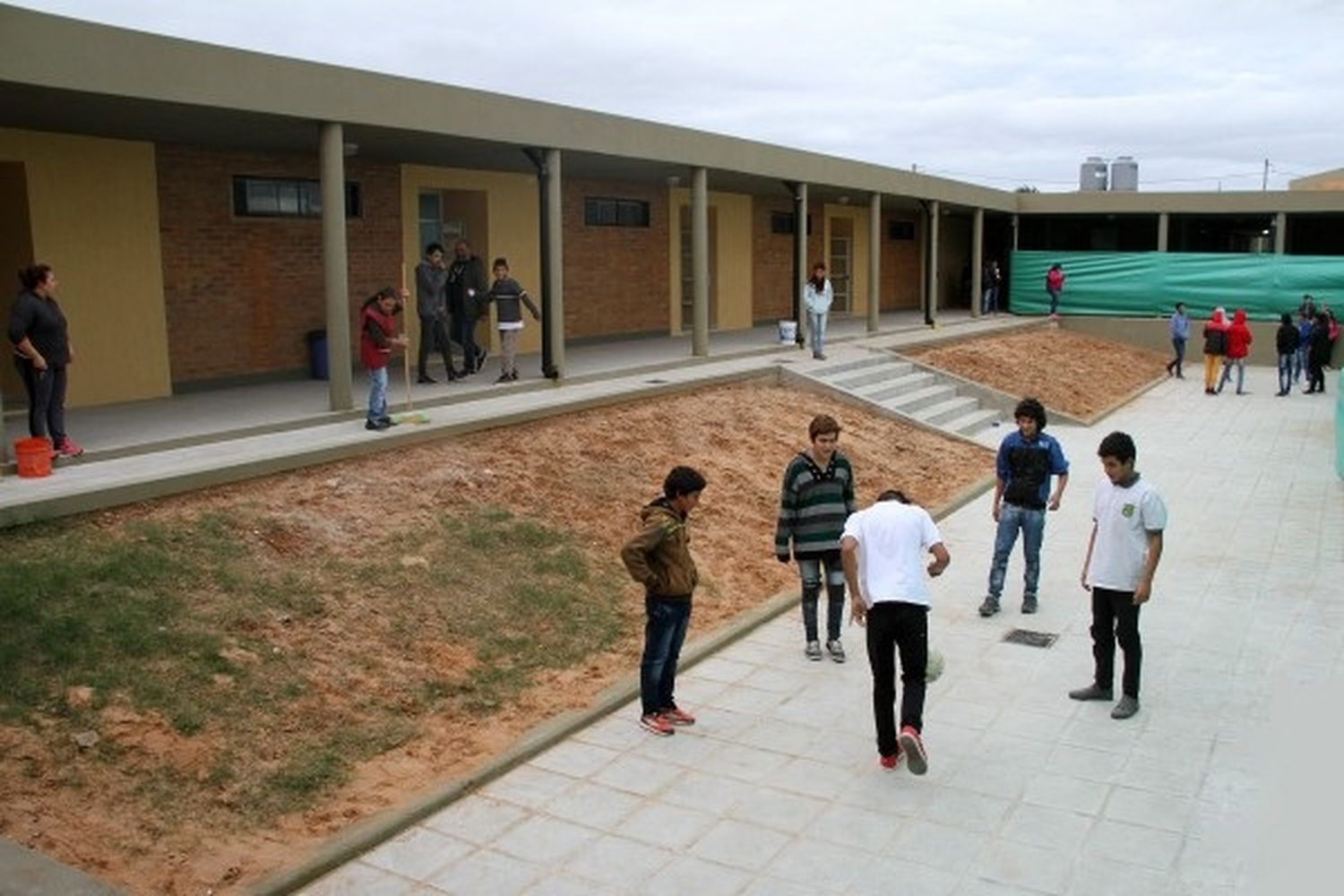 Luego de la trágica explosión en una escuela bonaerense, la provincia controla los edificios