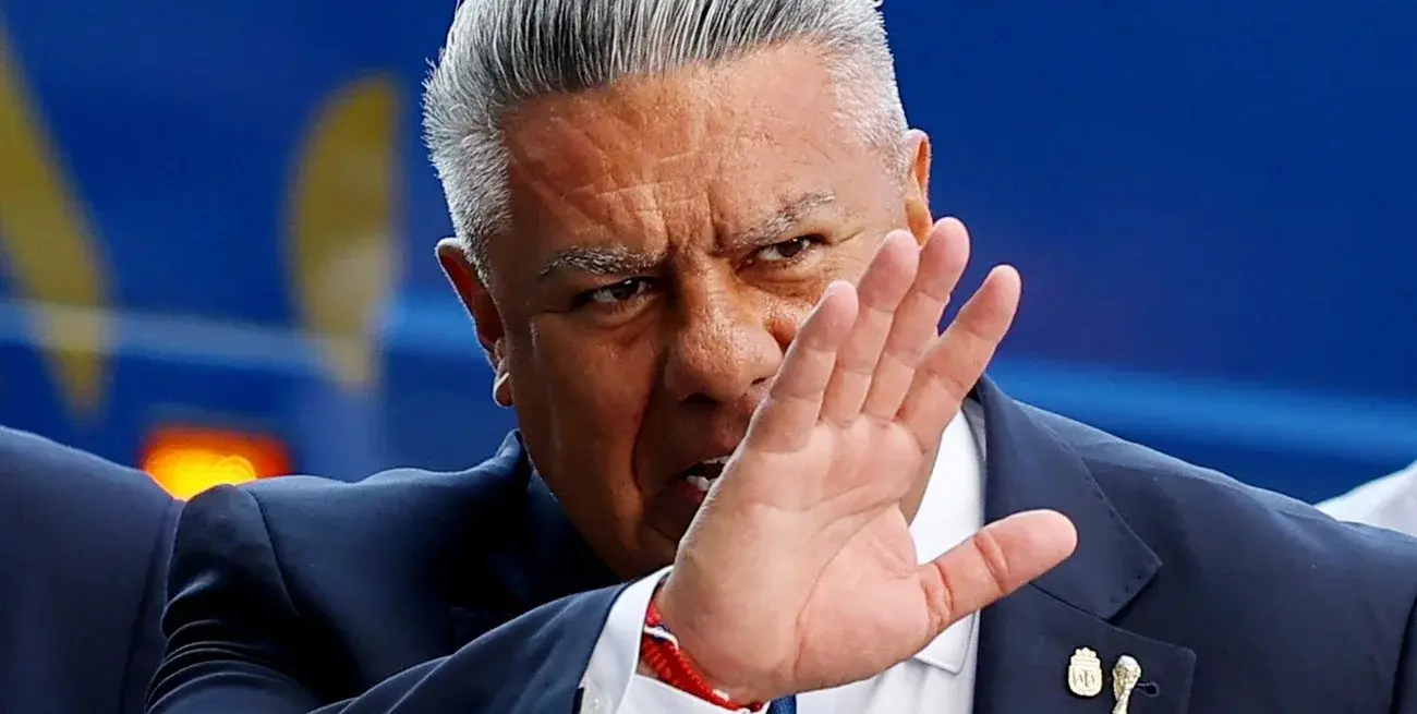 Hackearon la web del Senado de Mendoza y publicaron una imagen de “Chiqui” Tapia