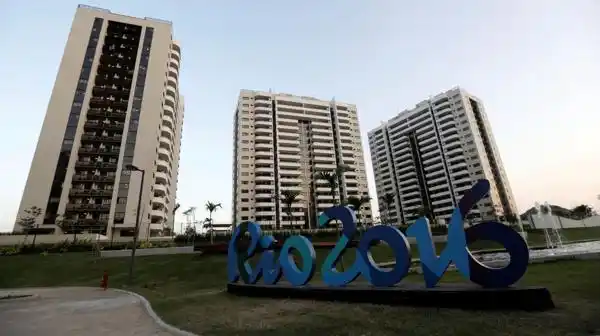 El COI reconoció fallas en la Villa Olímpica y prometió dejarla “impecable”