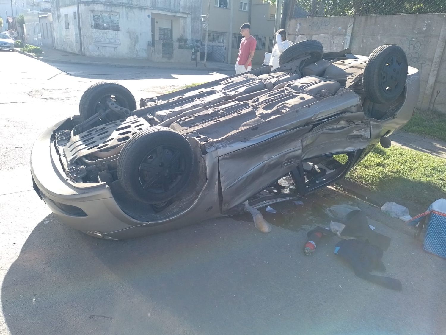 Choque y vuelco en la esquina de Callao y Richieri