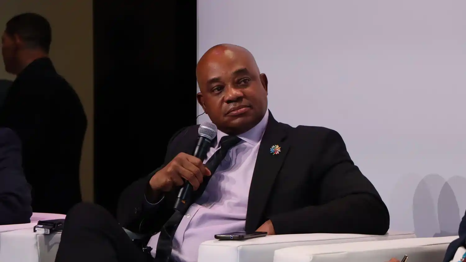 El excanciller colombiano Luis Gilberto Murillo lanza su candidatura presidencial