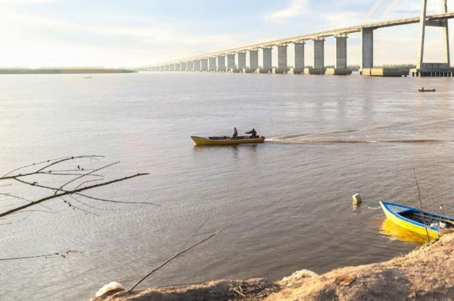 Rosario: desesperada búsqueda de un joven que se tiró al río y lo arrastró la corriente