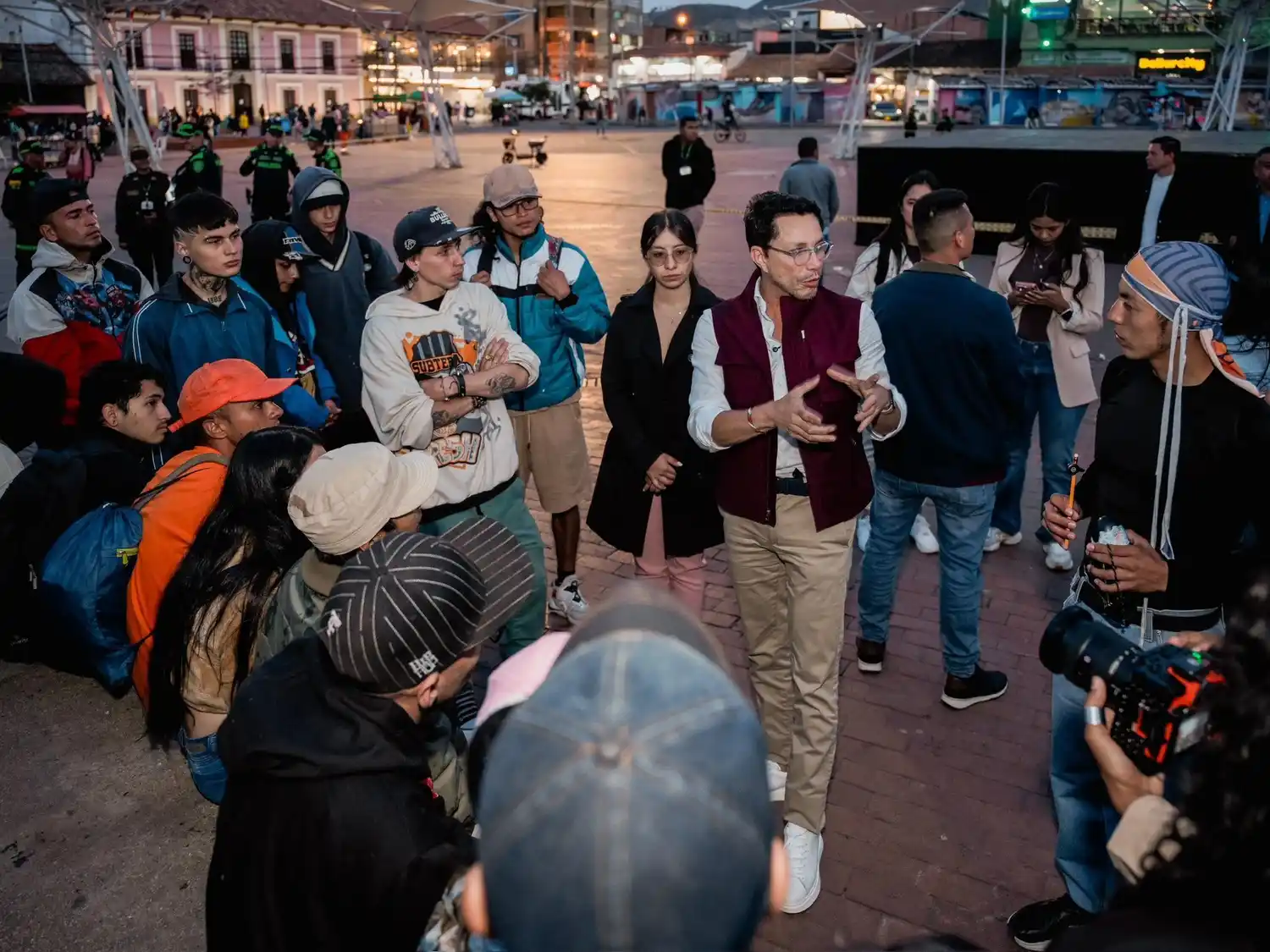 Colombia: El candidato Carlos Caicedo propone pagar por estudiar para frenar la desigualdad y la delincuencia juvenil