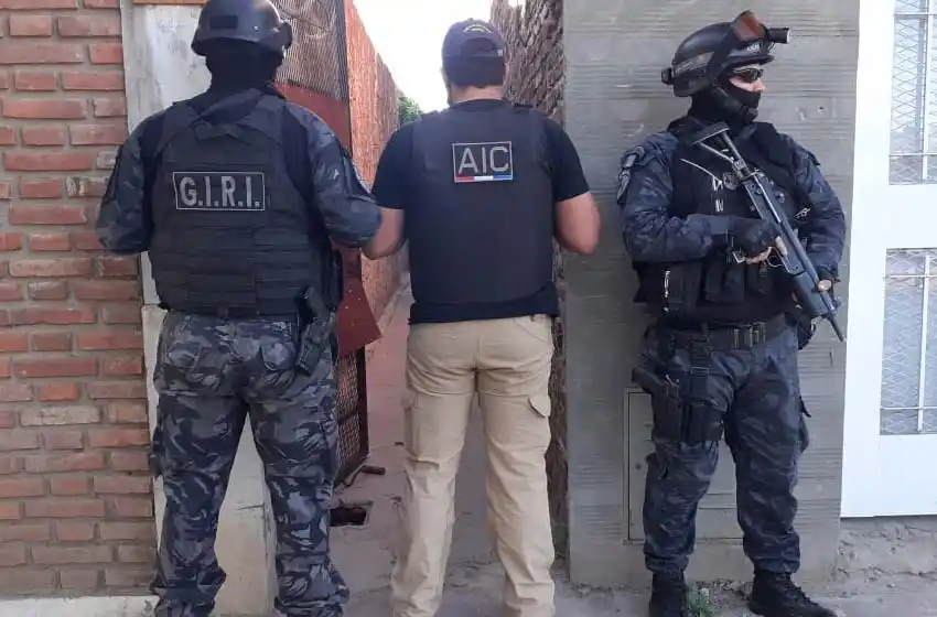 Tres detenidos por el crimen de un hombre ejecutado de 30 disparos en Villa Gobernador Gálvez