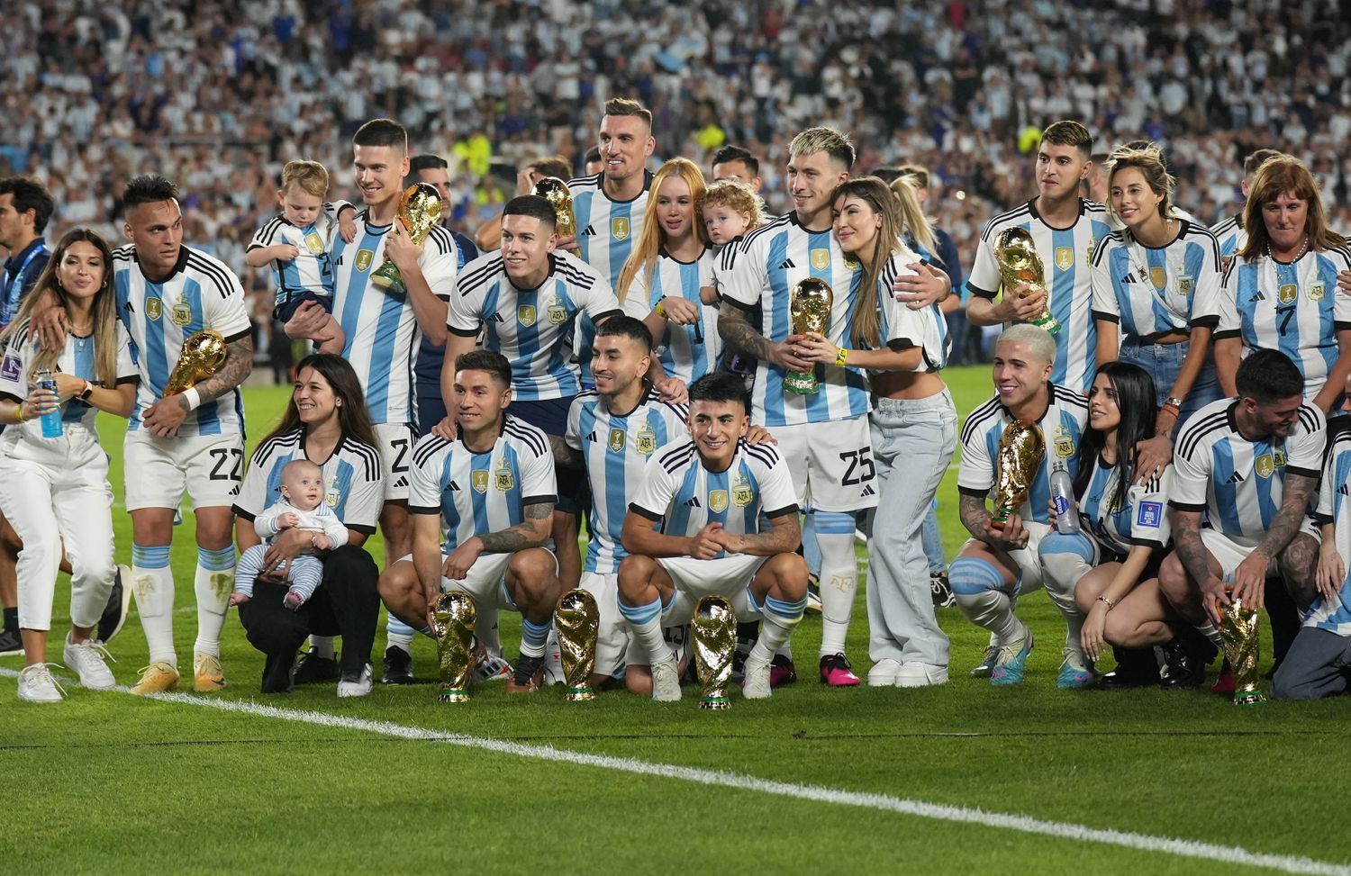El campeón del mundo lleva su fútbol a Santiago