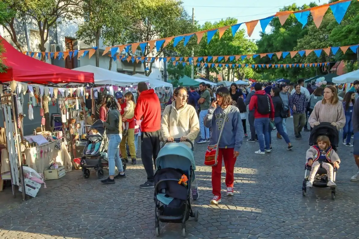 Vuelve el Paseo Alem con feria, música y artesanías este domingo