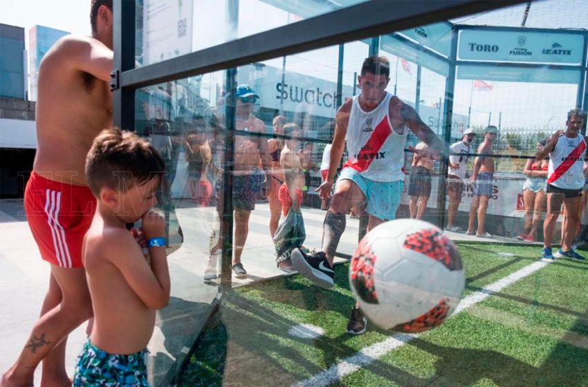 La innovadora forma de jugar al fútbol, voley, tenis y squash a la vez