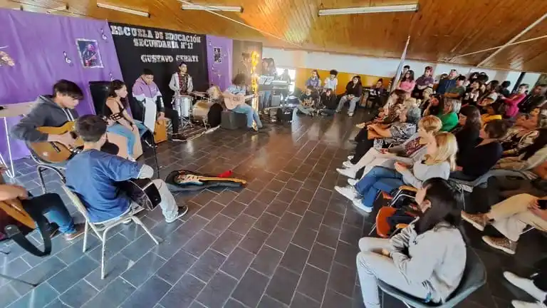 Una escuela de Necochea lleva el nombre de Gustavo Cerati
