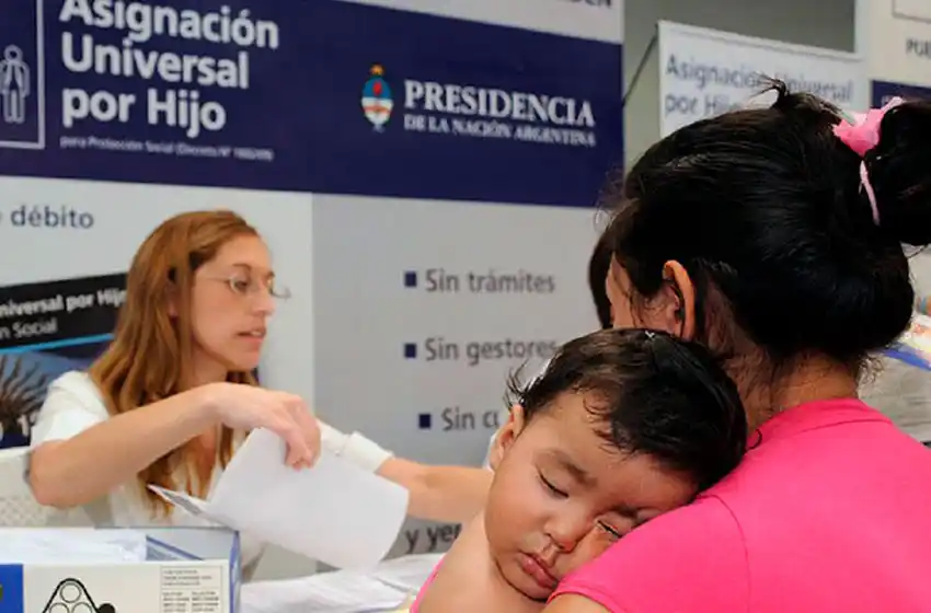 El Gobierno anunciará la inclusión de 1 millón más de niños en la AUH
