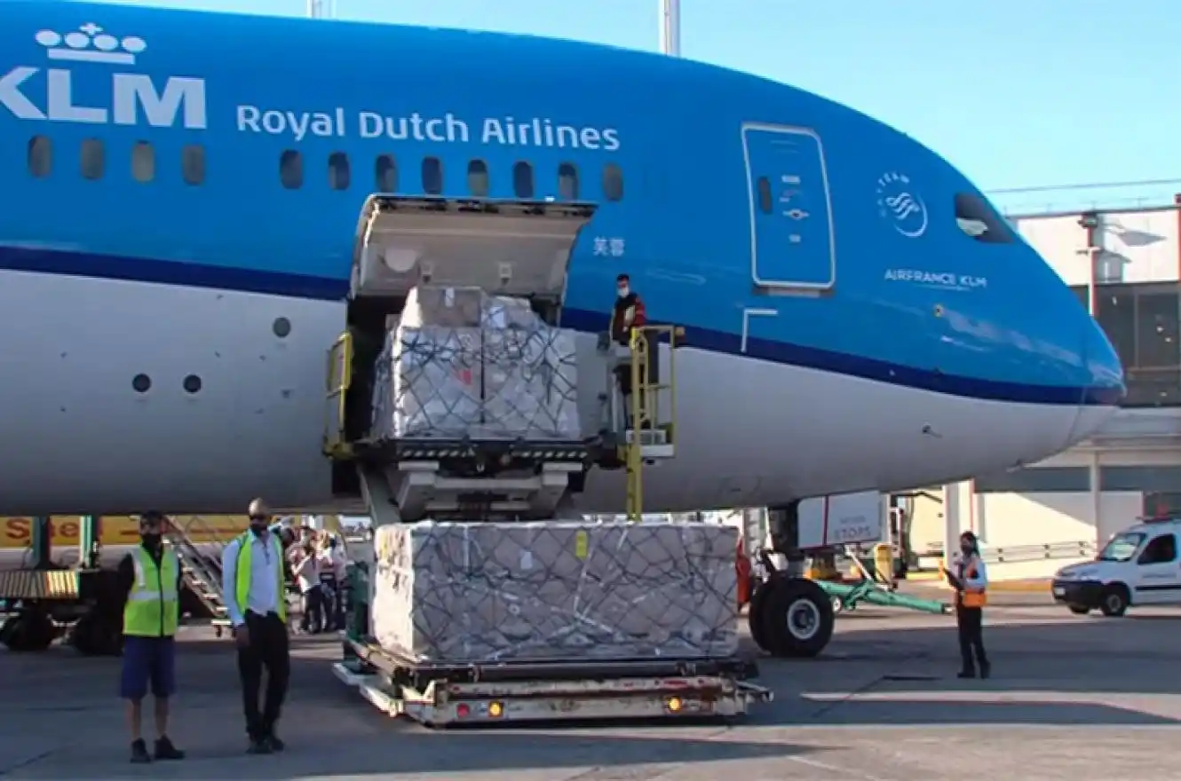 Arribaron  200.000 dosis de vacunas Oxford AstraZeneca