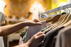 La venta nacional de ropa cayó un 7,7% y crecen las compras al exterior