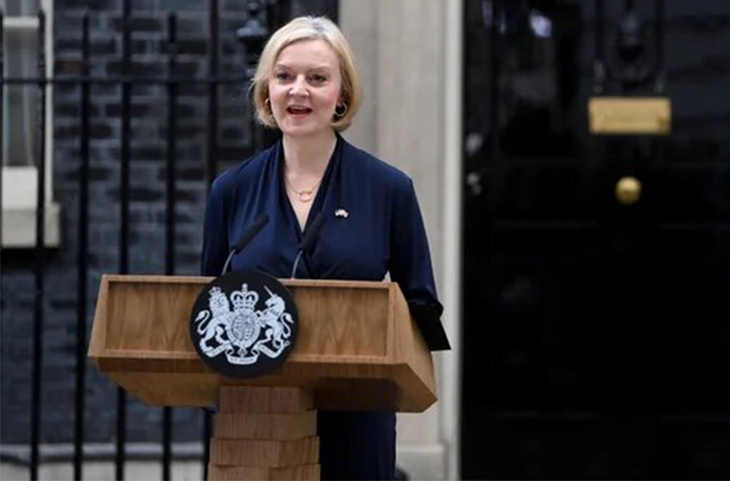 Renunció la primera ministra británica, Liz Truss