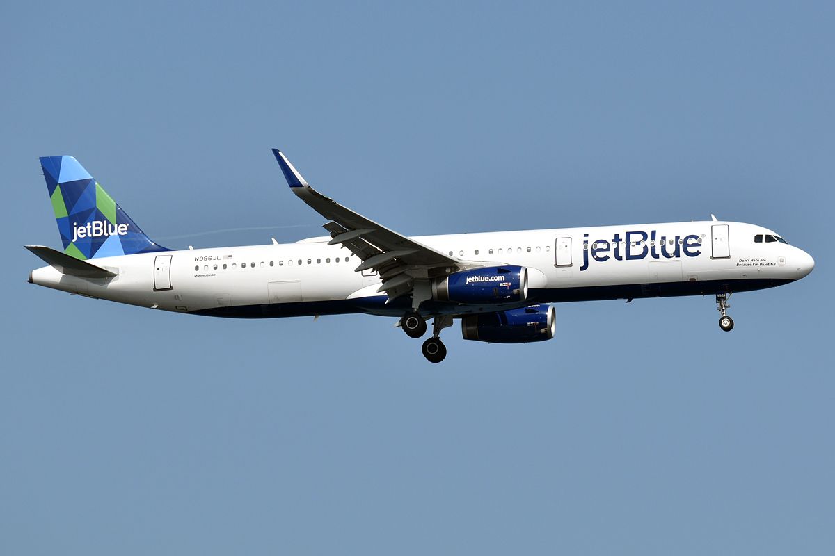 JetBlue hace una oferta por Spirit Airlines, superando a Frontier