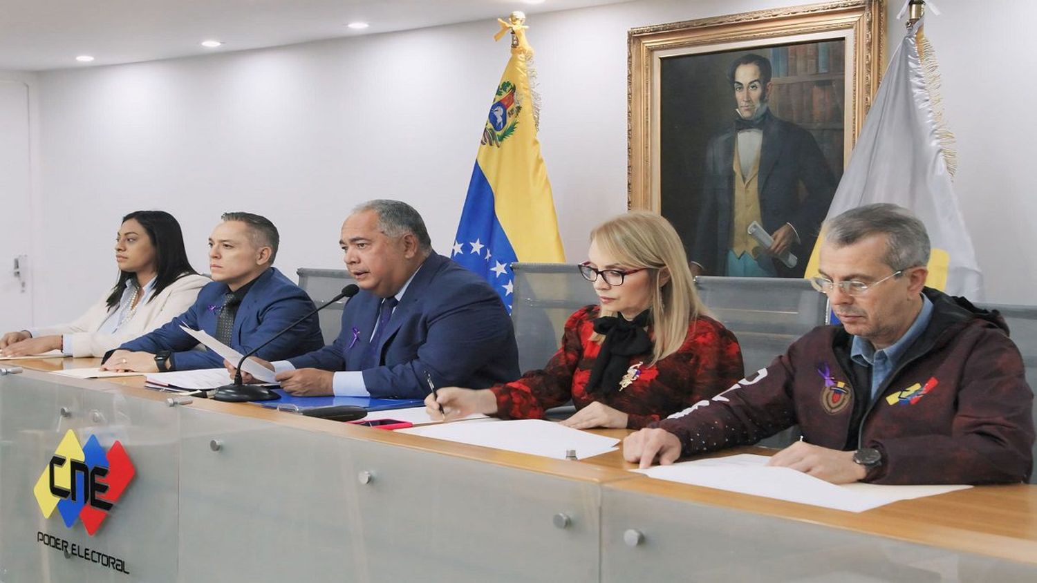 EL CNE VA REBANANDO a la oposición: inhabilita a varios partidos y dirigentes políticos
