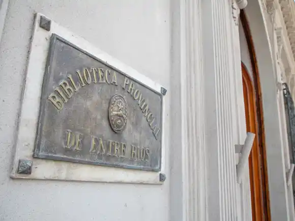 La Biblioteca Provincial celebra 51 años con una entrega de premios y la recuperación de su patio-jardín