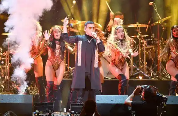 Tito El Bambino quiere cantar en La Carlota y El Potro Álvarez le responde