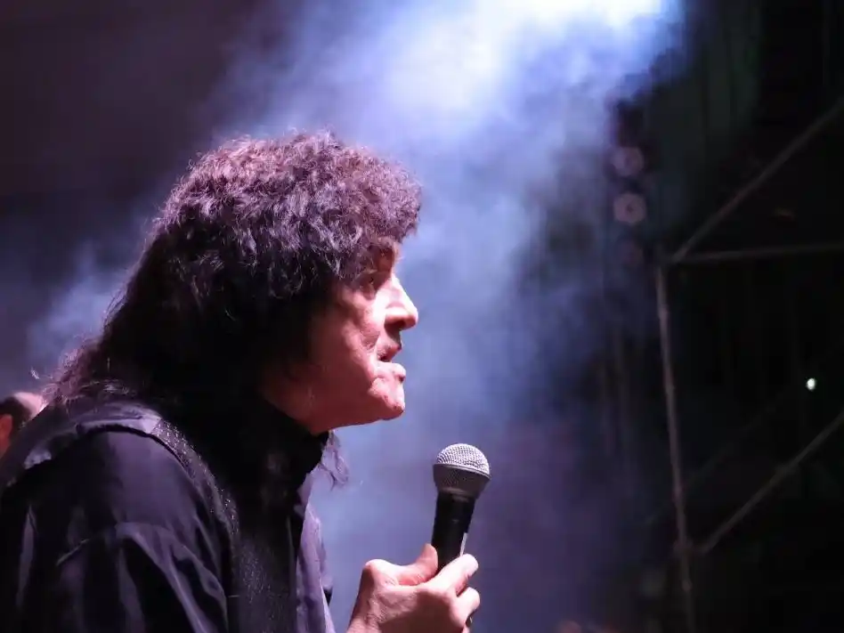 Oscar Núñez, el cantante de Los Moros. Foto: Prensa Municipalidad.