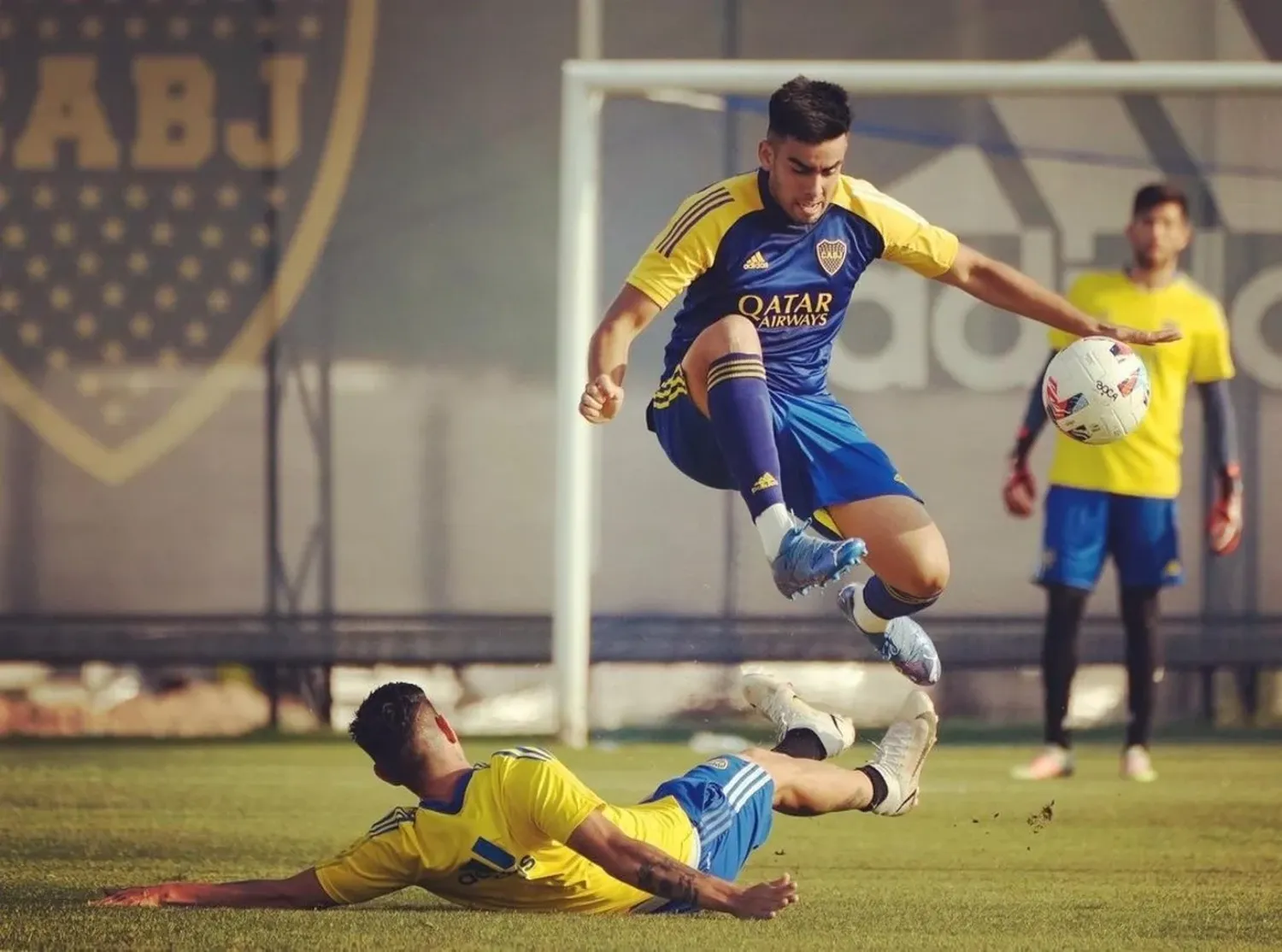 El juvenil que quedó libre de Boca y firmó con un grande de Sudamérica
