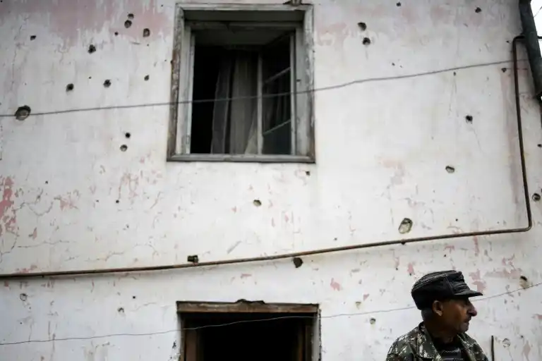 Armenia acusó a Azerbaiyán de realizar un bombardeo a la principal ciudad de Karabaj