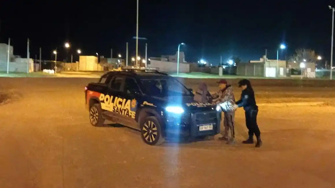 La Policía realizó controles en distintos barrios de Rafaela. Identificaron a 28 personas y trasladaron a seis