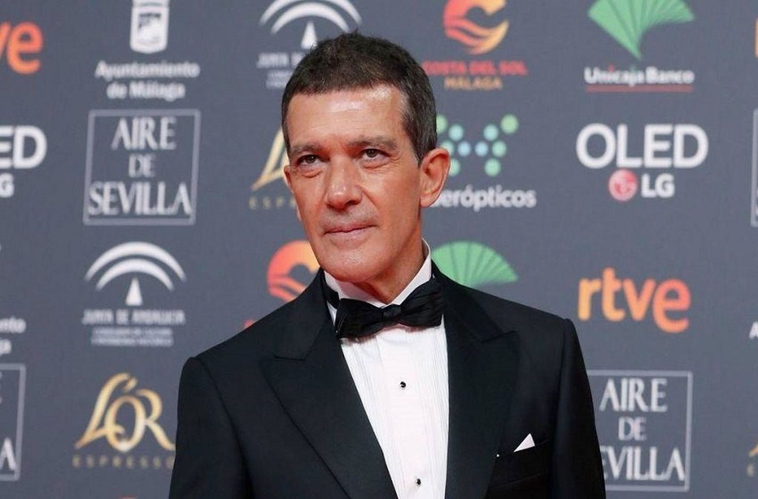 De no creer: en el día de su cumpleaños, Antonio Banderas anunció que tiene coronavirus