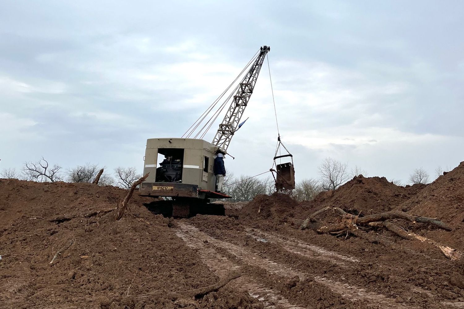 Continúan los trabajos de dragado en el arroyo Nogoyá