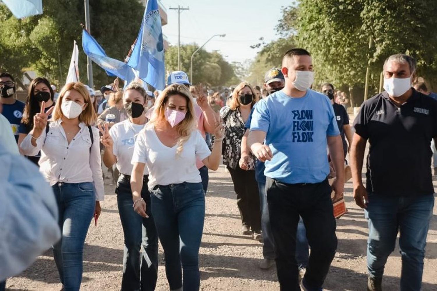 Caminata de los candidatos del FdT por el barrio San José Obrero