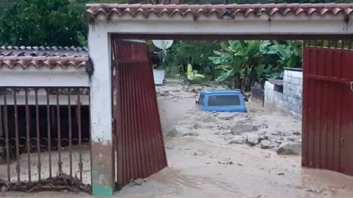 LAS LLUVIAS NO DEJAN en paz a Mérida: inundaciones y derrumbes afectan varios municipios