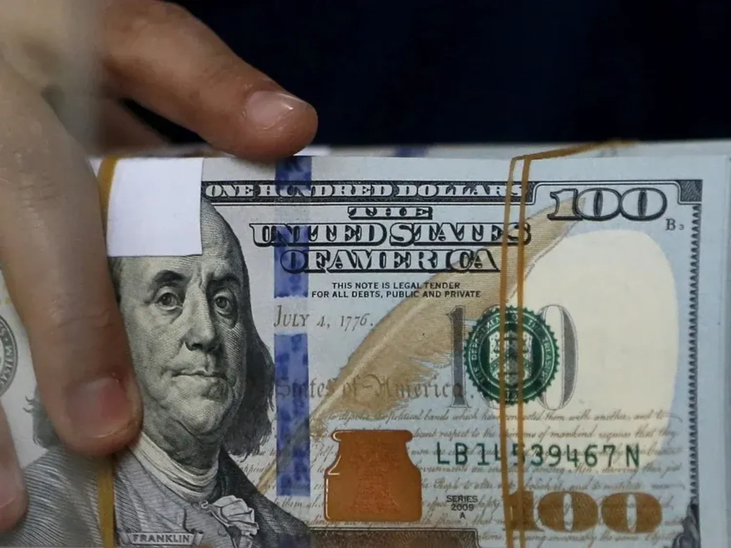 Cómo operarán los bancos con el fin del cepo al dólar