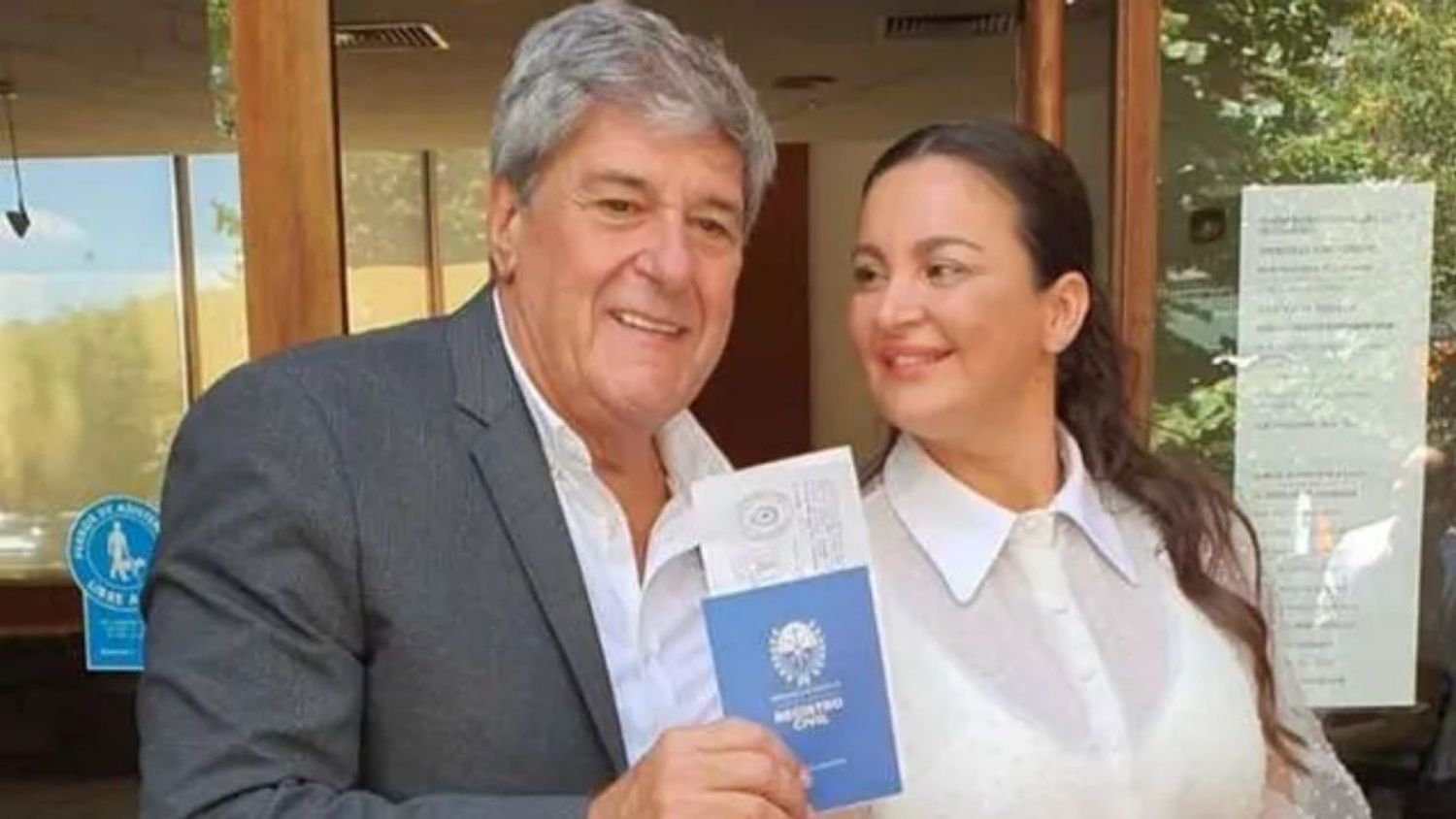 Luego de viajar a Maldivas, el diputado Rubeo y su novia se casaron