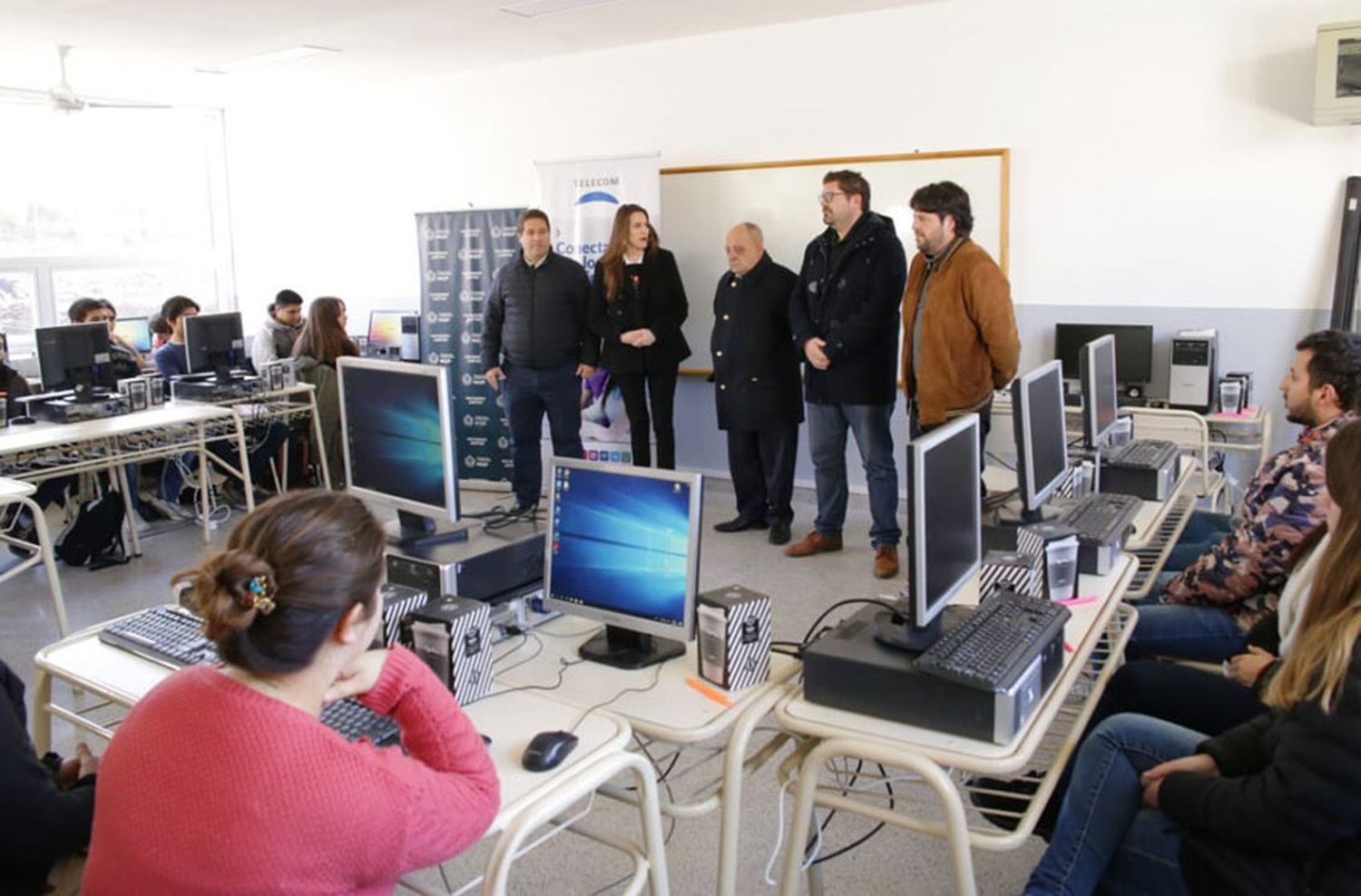 Capacitan a jóvenes para promover su inserción laboral en TICs