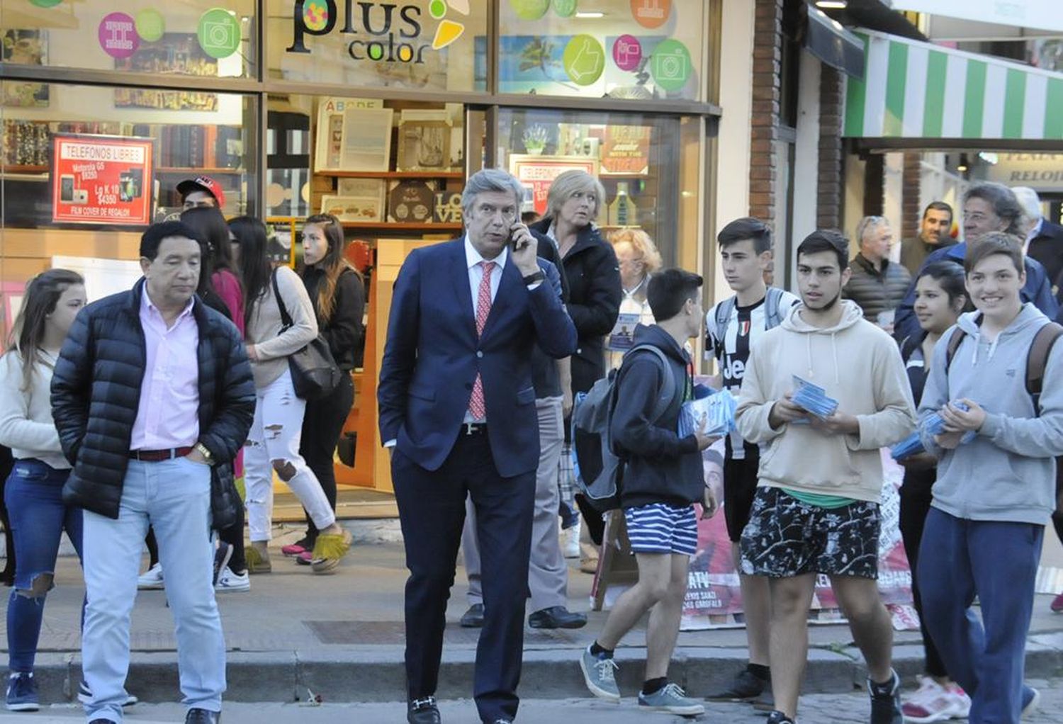 D’Alessandro cerró la campaña con una recorrida por el centro