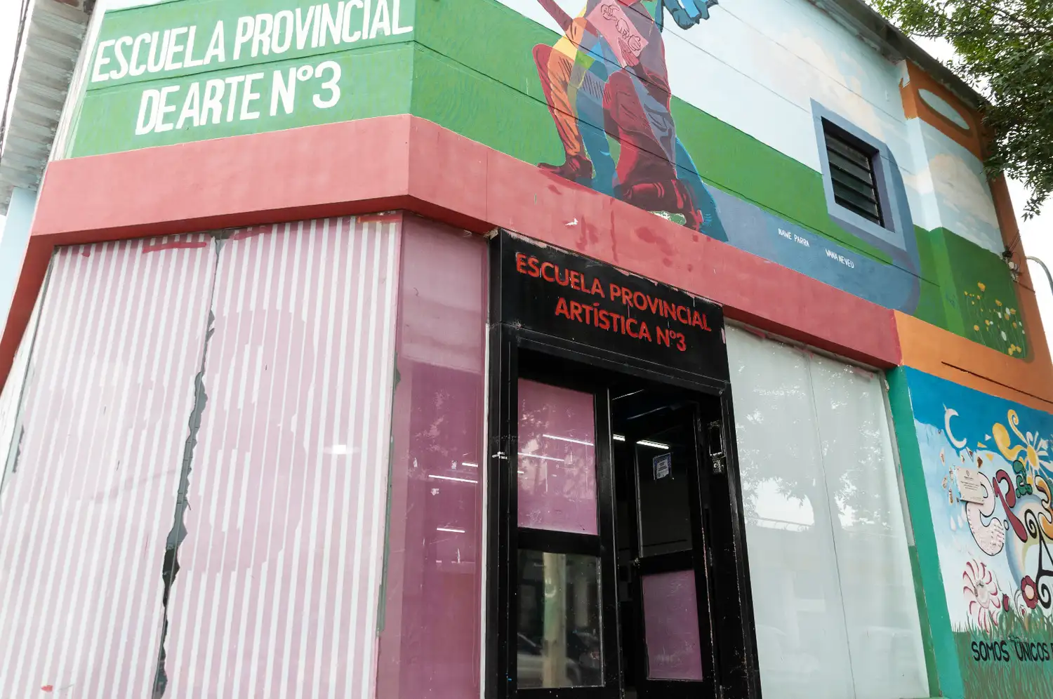 La Escuela Provincial de Arte N° 3 tiene su sede en la esquina de Pueyrredón y Ruta 8. Foto: Gentileza