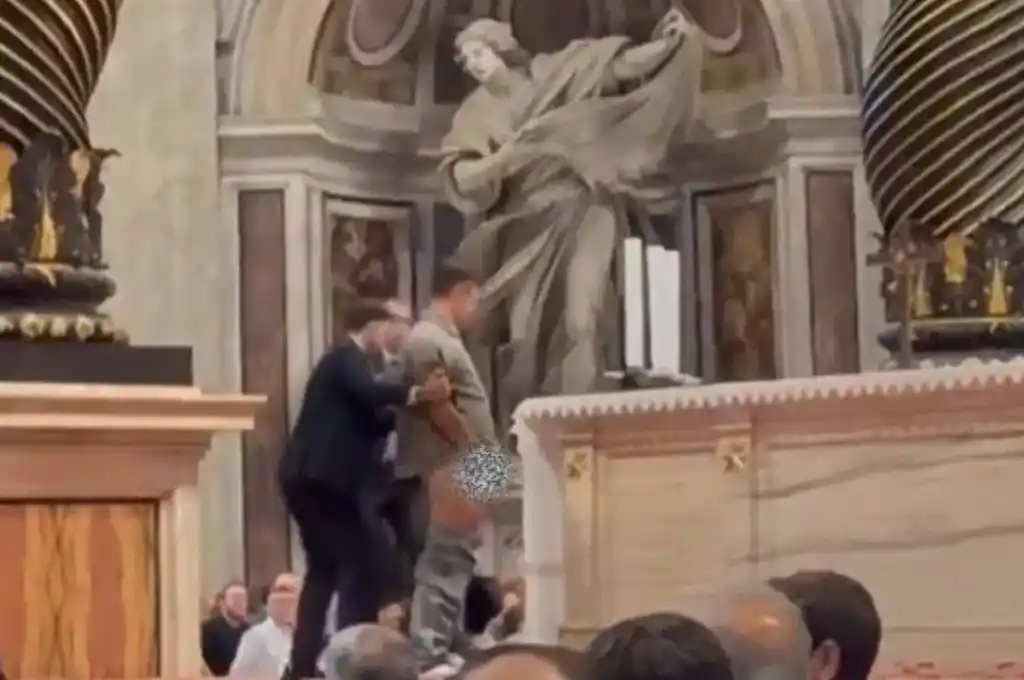 Detiene a un hombre en el Vaticano