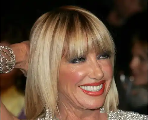 Intruso irrumpe en live de Suzanne Summers