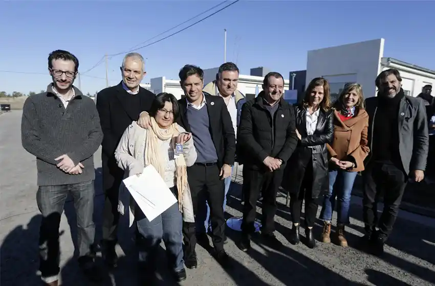 Kicillof entregó 40 viviendas en Benito Juárez