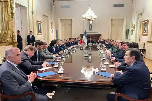 Cumbre de gobernadores en el CFI para discutir los apoyos a la Ley Ómnibus