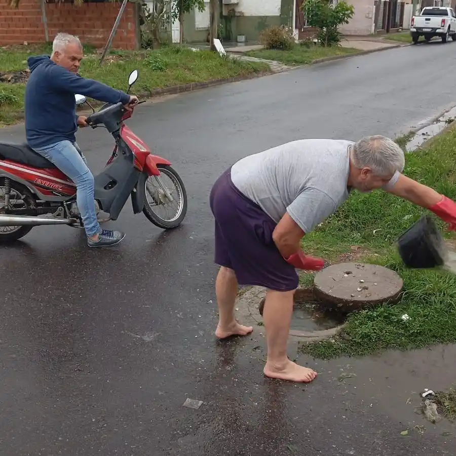 Reclamos por cloacas rebalsadas en Independencia y Padre Santana