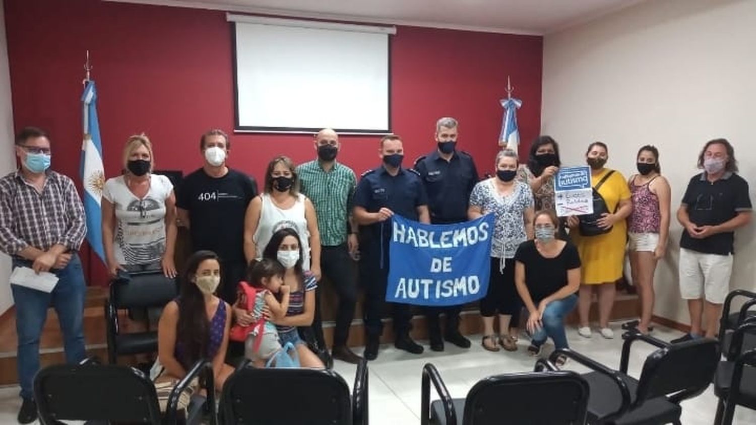 El Jefe de Policía recibió a padres TGD y proteccionistas de animales