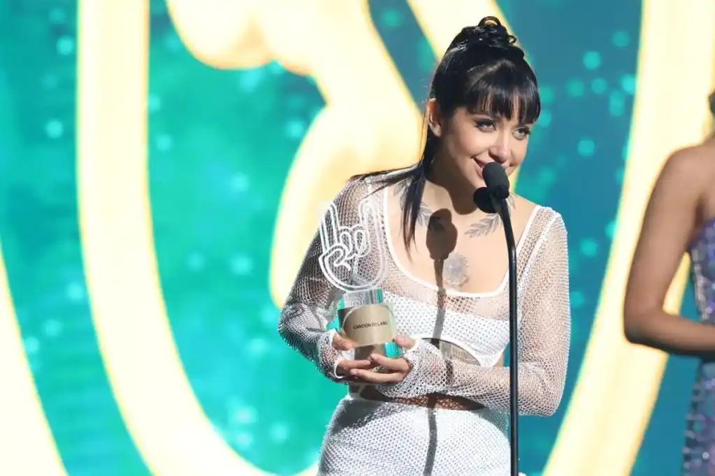 María Becerra ganó un premio y ¿se lo dedicó a su ex?: "Nos fuimos realmente mundiales"