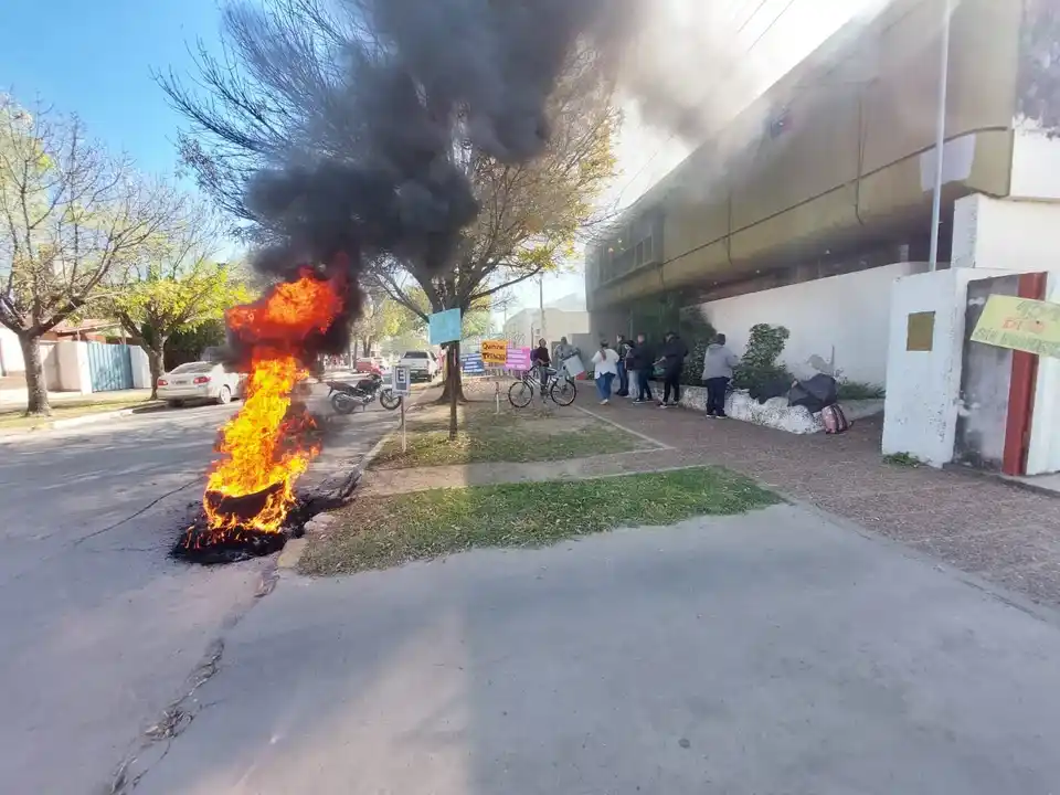 Hersilia: pidien la reincorporación de 10 trabajadores que quedaron cesantes al asumir la nueva conducción comunal