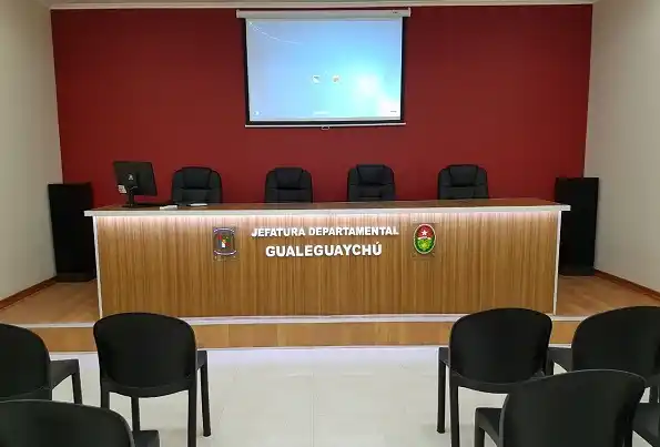 La Jefatura estrena un Salón de Conferencias