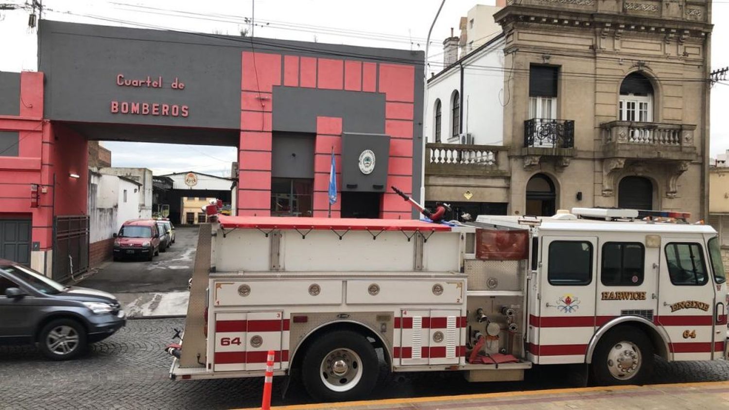 Bomberos sofocaron un incendio en un galpón