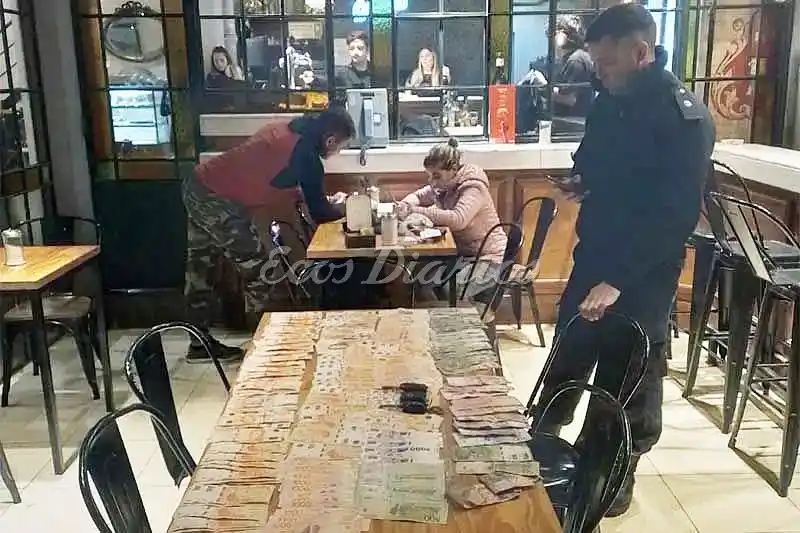 Dinero. Y otras pertenencias, que le fueron secuestradas al individuo