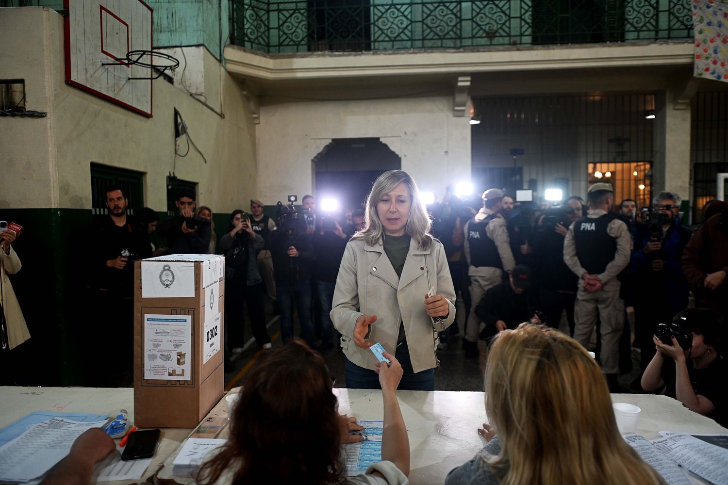 Votó Myriam Bregman, al filo de la veda: "Hay que votar sin miedo y sin hacer caso a las campañas de salvadores"