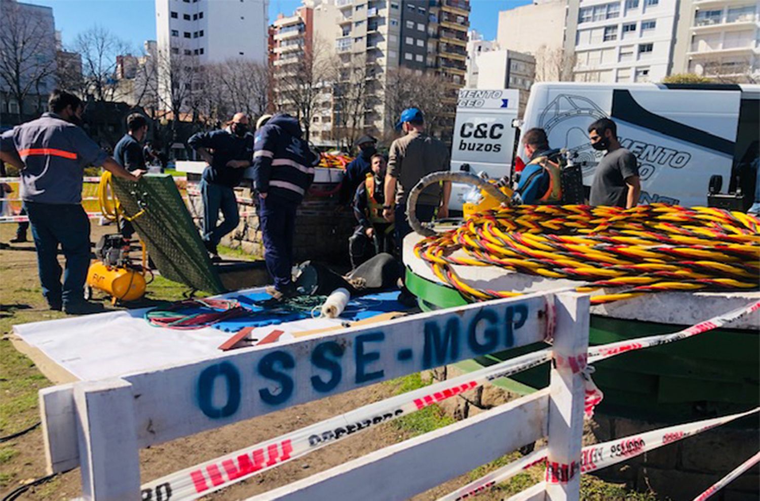 OSSE trabajó con buzos para inspeccionar la Estación Plaza Mitre