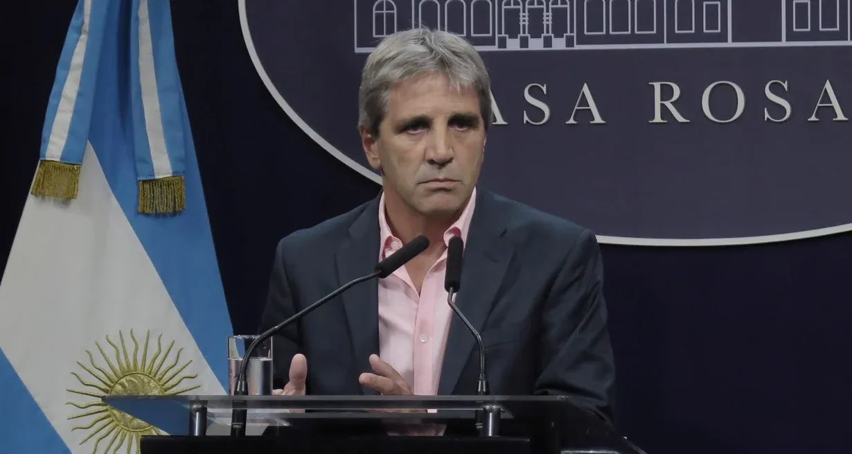 La estrategia financiera del ministro Caputo, mantiene a los mercados financieros en calma pero expectantes sobre el camino para salir del cepo.