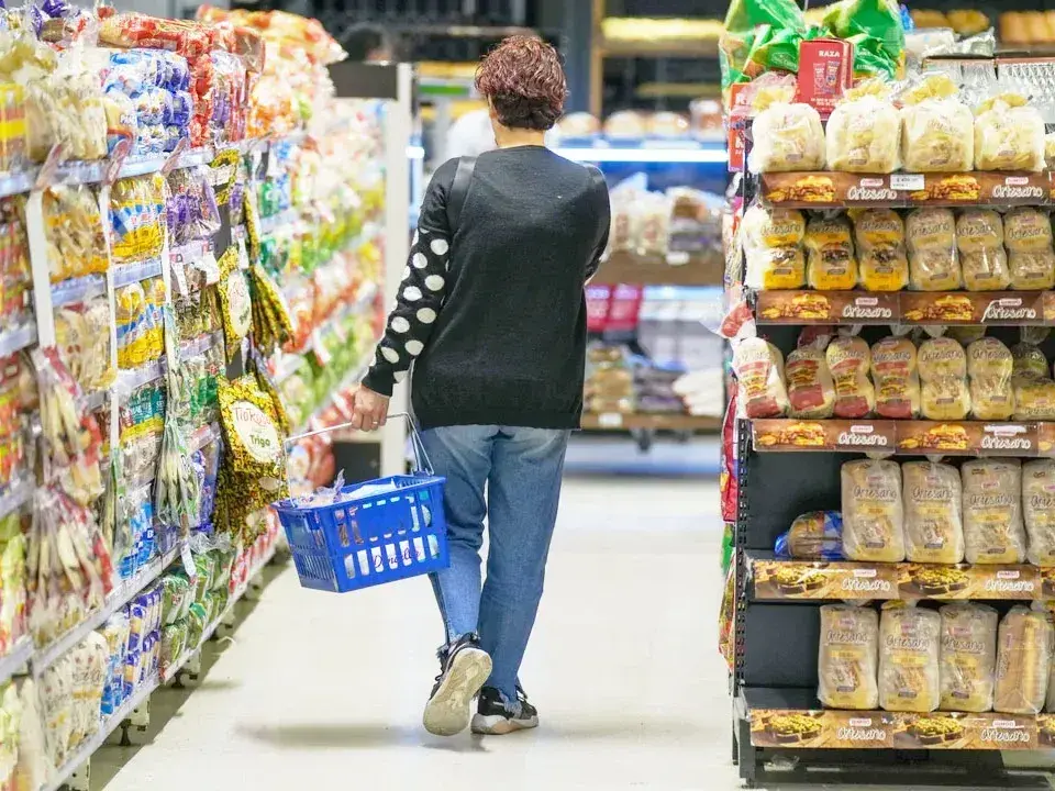 Inflación: anticipan que el IPC volvió a subir a cerca del 2 % en septiembre, impulsado por alimentos