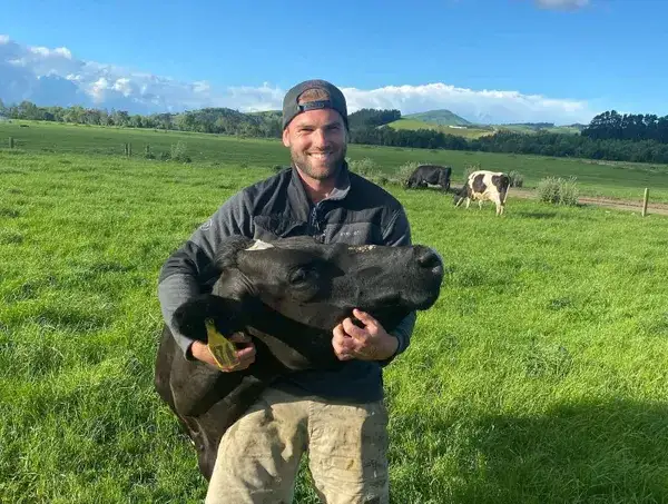 Egresado de la Universidad del Litoral, Rostagno está radicado en Gippsland, Australia.